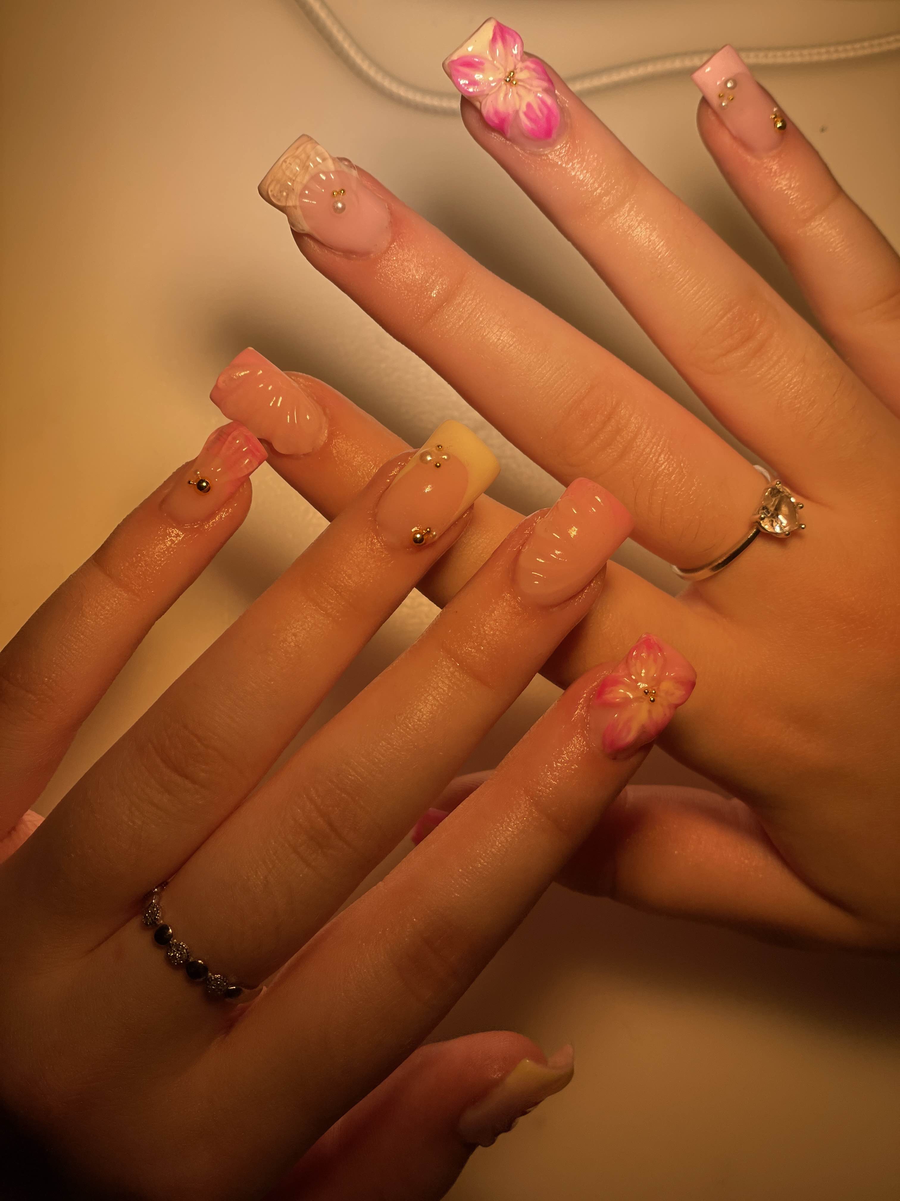 Clean and modern nail salon interior in Växjö